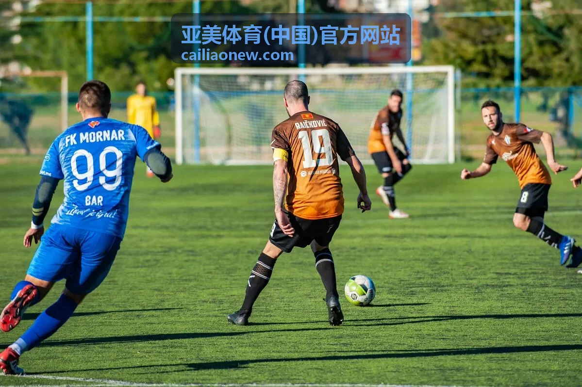 亚美体育青训课程篮球训练场地与教练带训场景